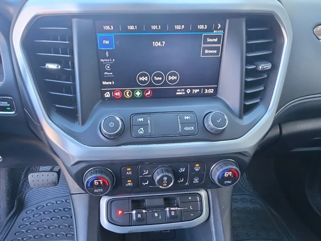 Used 2023 White GMC SLE image 23