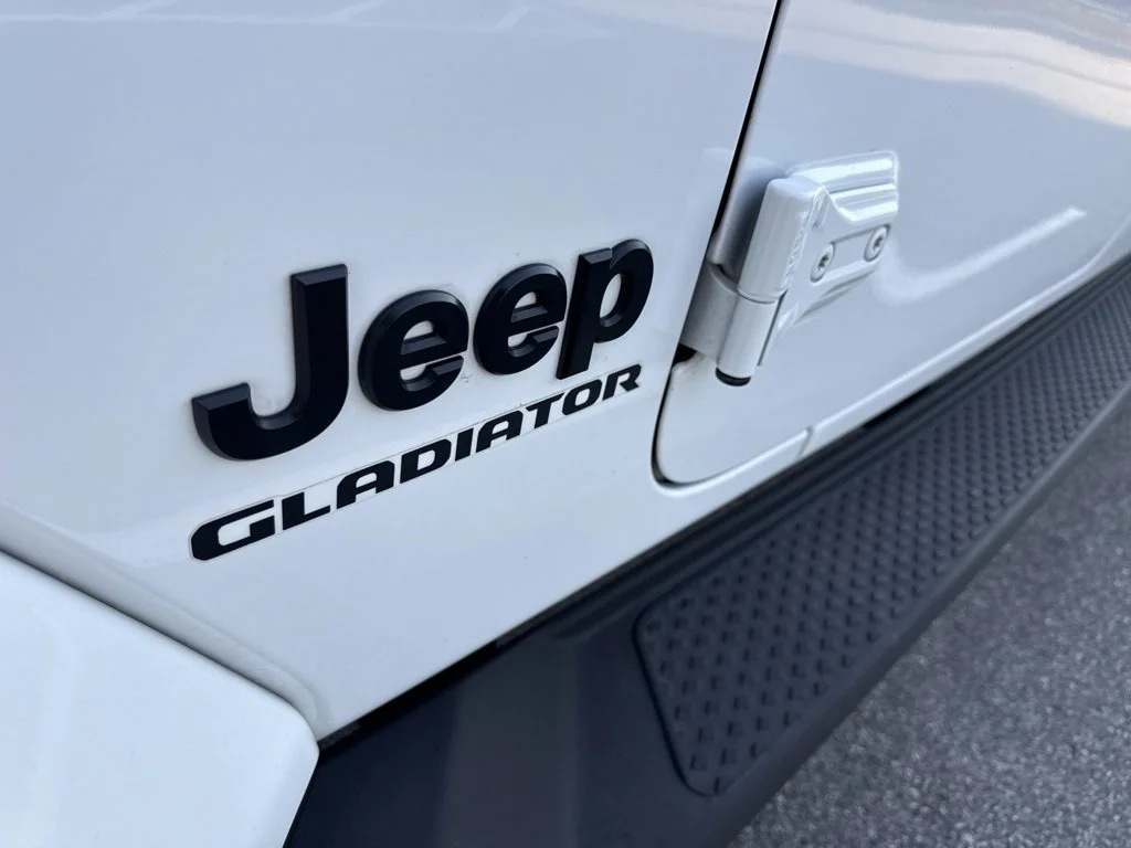 Used 2022 Bright White Clearcoat Jeep Overland image 6