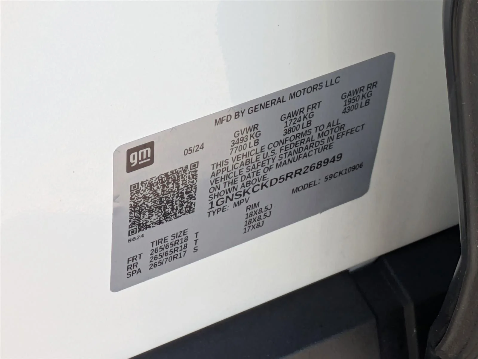 Used 2024 Summit White Chevrolet LT image 38