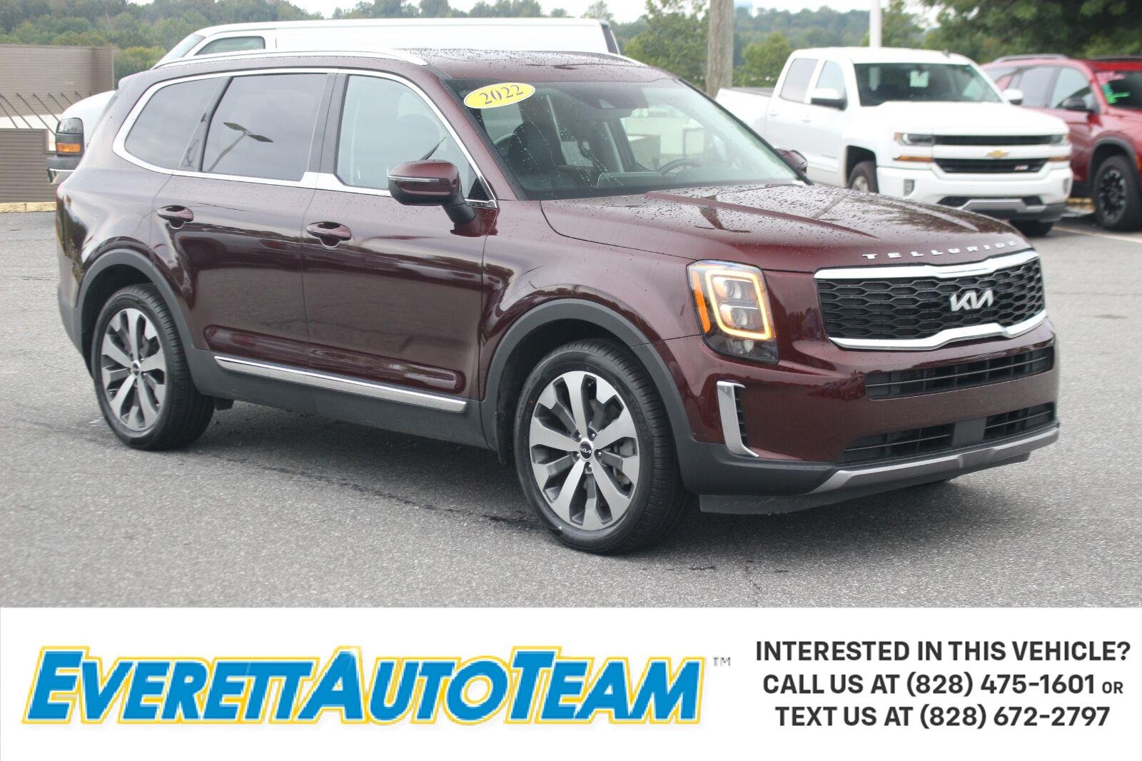Used 2022 Red Kia EX image 1