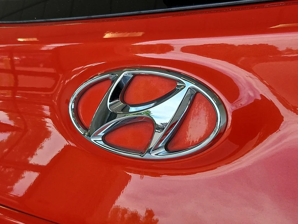 Used 2019 Sunset Orange Hyundai SE image 25