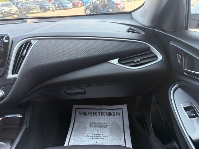 Used 2024 Summit White Chevrolet LT image 21