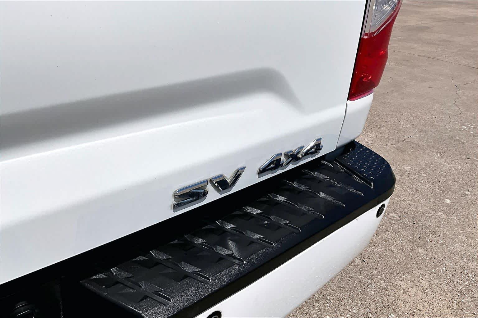 Used 2018 Glacier White Nissan SV image 10