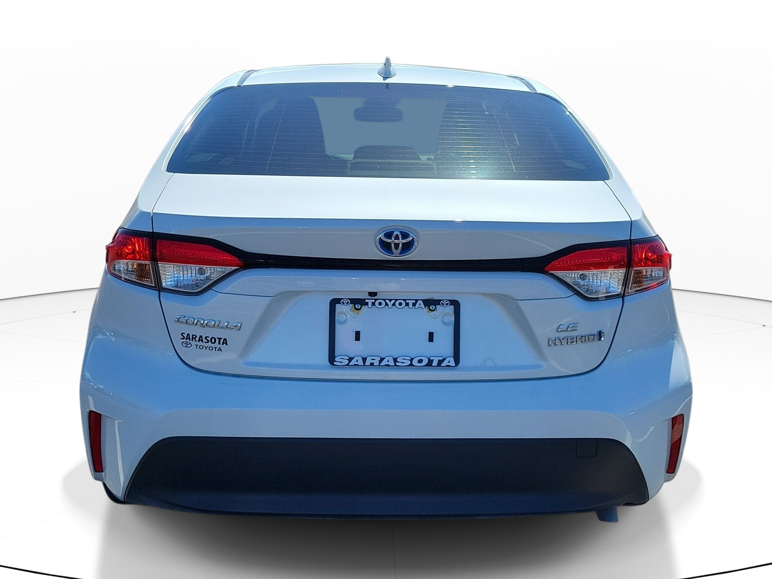 Used 2024 Pearl Toyota LE image 4