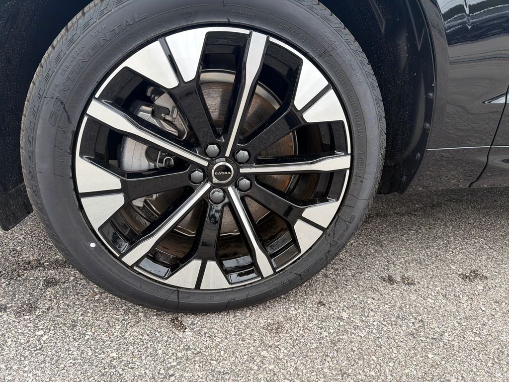 New 2026 Black Volvo T8 Plus image 9