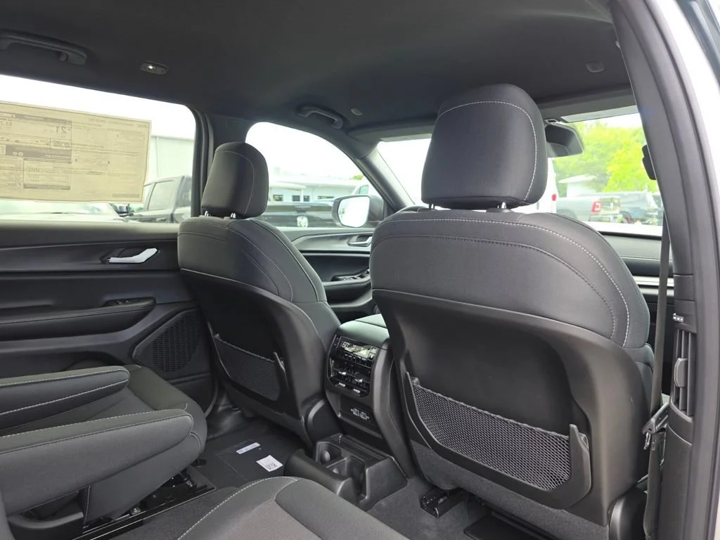 New 2026 Silver Zynith Exterior Paint Jeep Laredo image 17