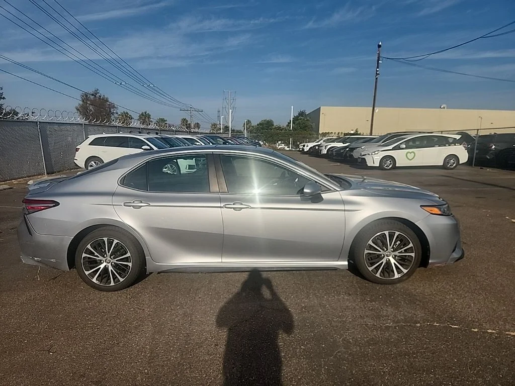Used 2019 Silver Toyota SE image 17