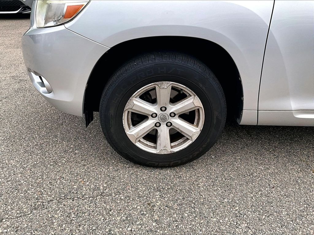 Used 2010 Silver Toyota SE image 7