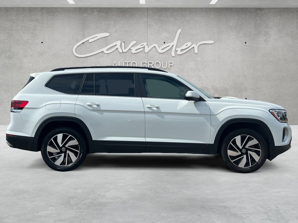 Used 2025  Volkswagen 2.0T SE w/Technology image 17