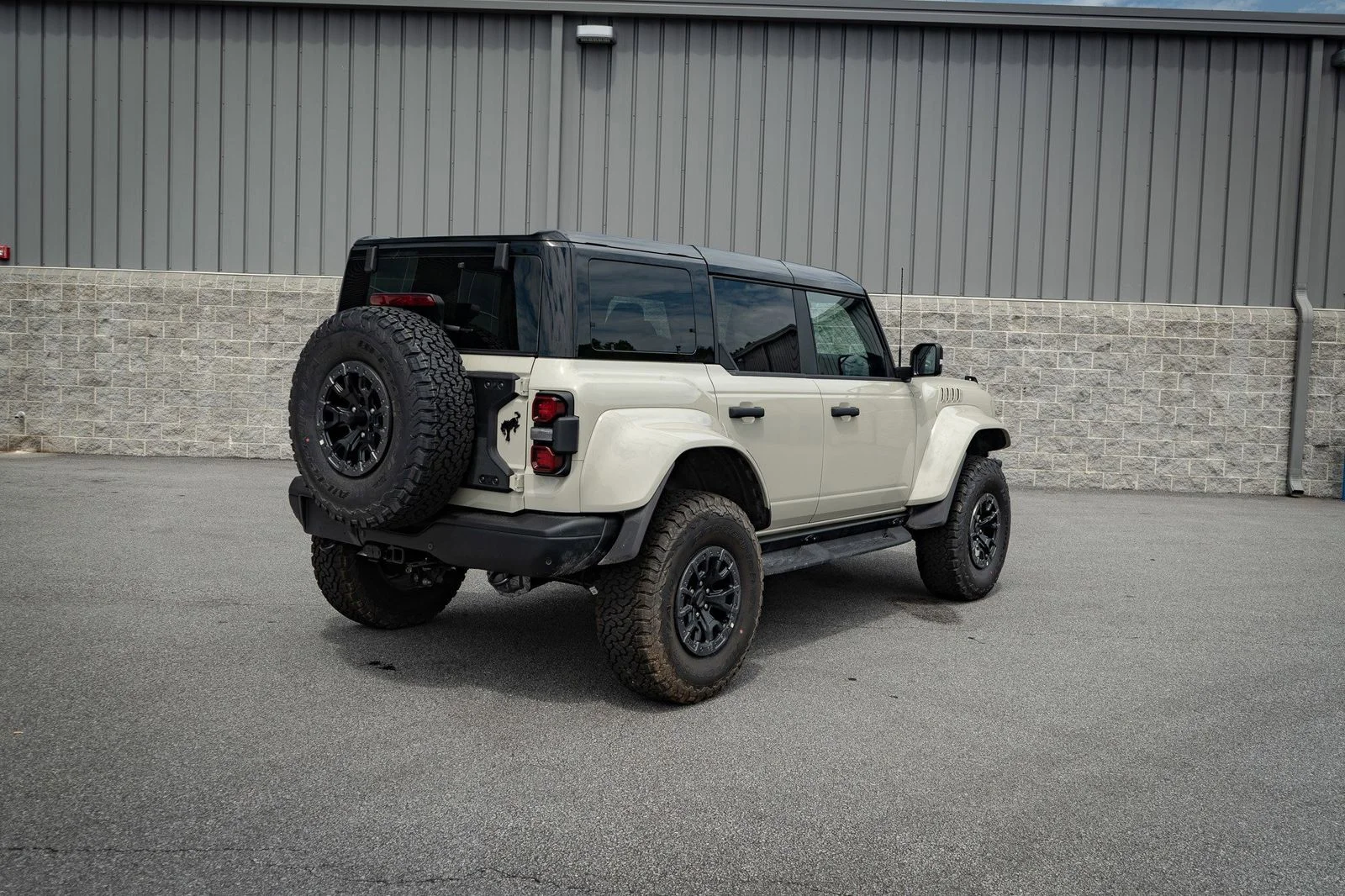Used 2025 Desert Sand Ford Raptor image 23