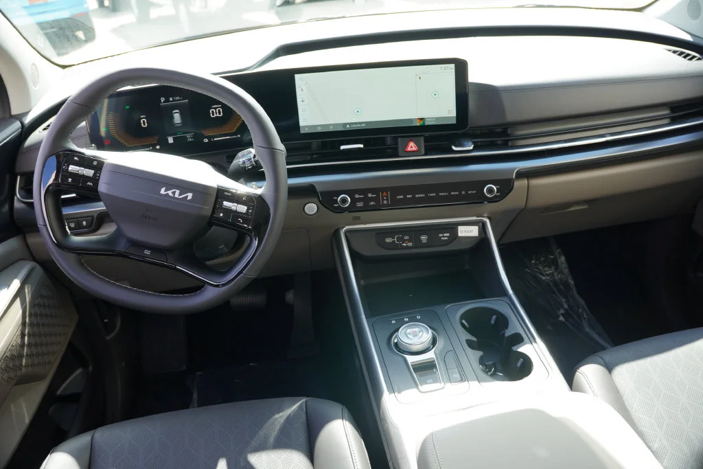 New 2027 Snow White Pearl Kia LXS image 13