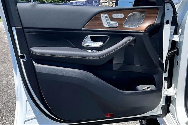 New 2026 Polar White Mercedes-Benz GLS 450 image 13