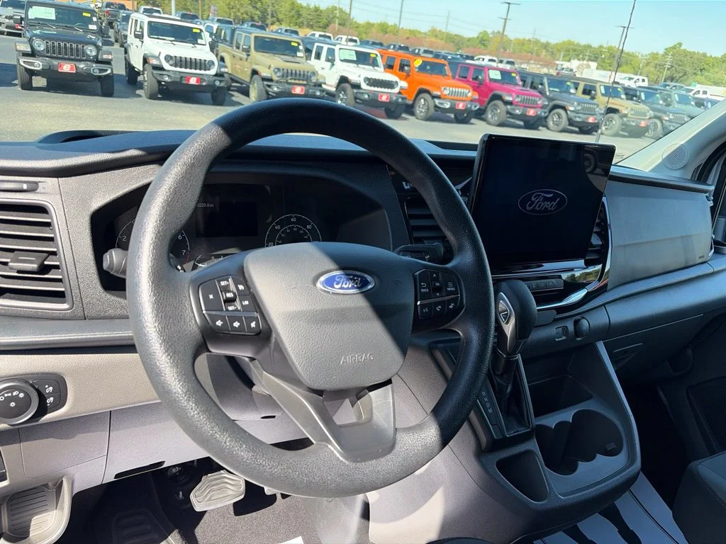 Used 2025 Oxford White Ford XLT image 14