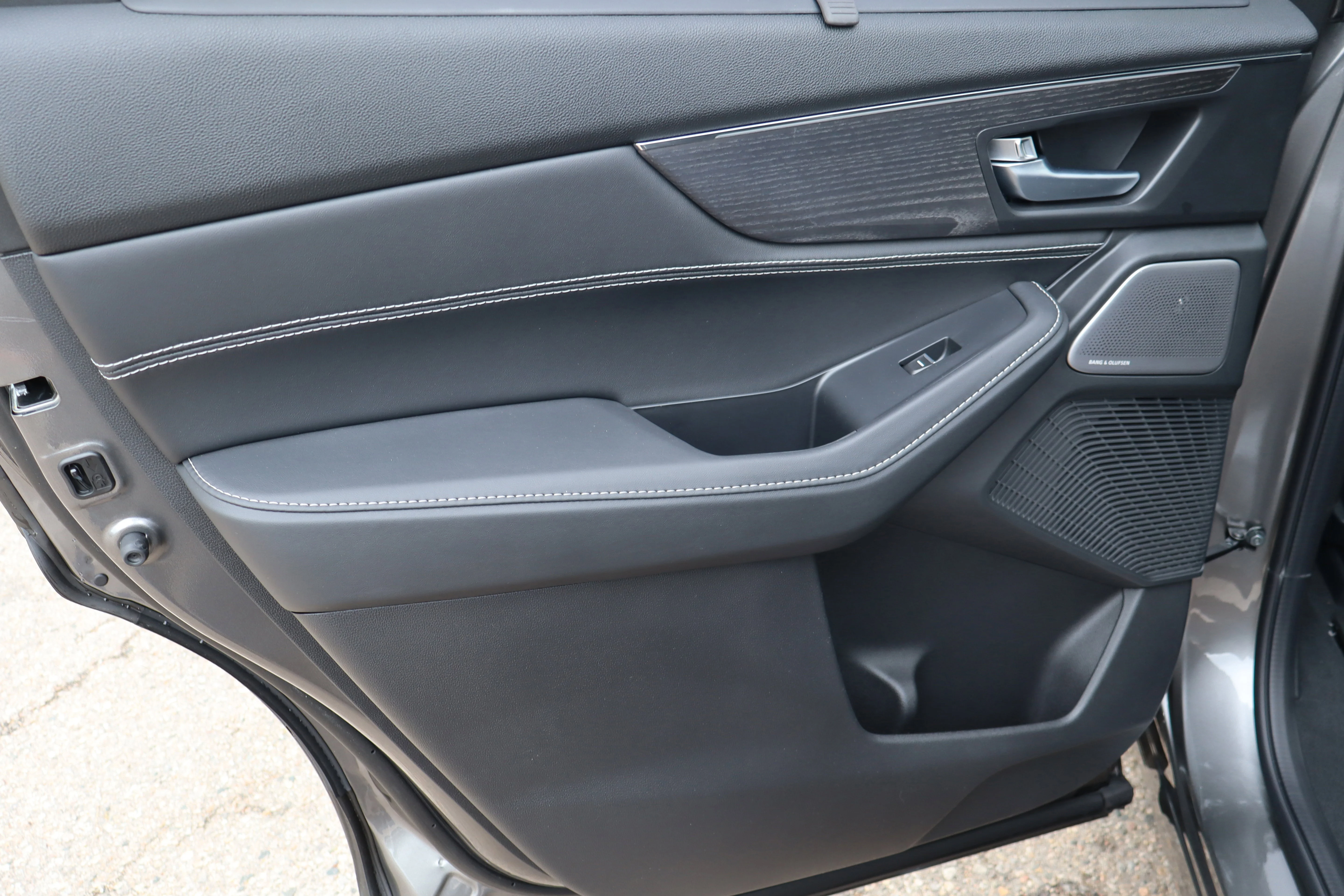 New 2026 Liquid Carbon Metallic Acura w/Advance Package image 27