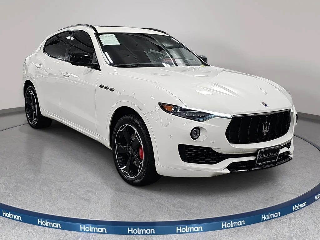 Used 2020  Maserati Base image 4