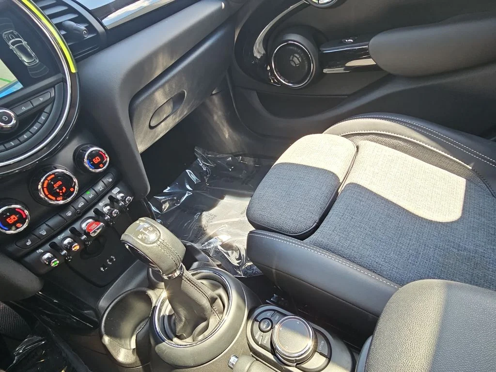 Used 2018 Blue MINI Base image 22