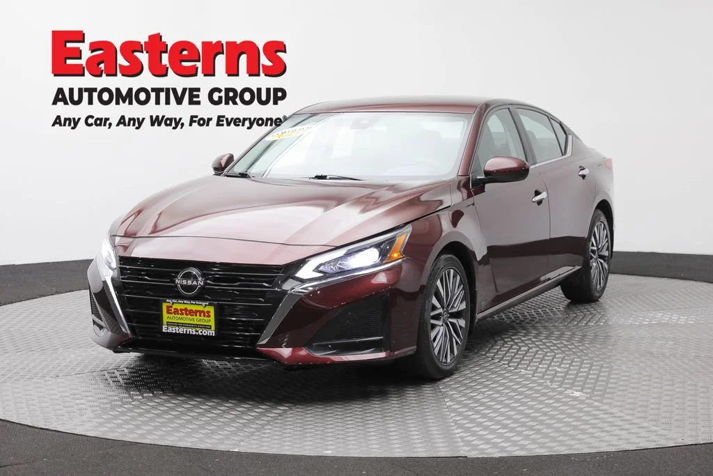 Used 2023 Red Nissan 2.5 SV image 1