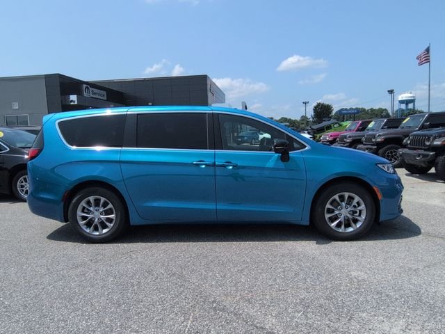 New 2026 Hydro Blue Pearl-Coat Exterior Paint Chrysler Limited image 4