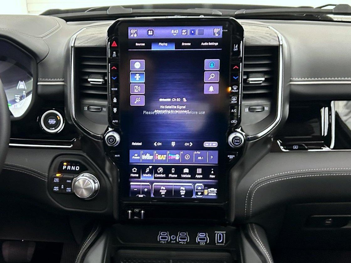 New 2027 Diamond Black Crystal Pearl-Coat Exterior Paint RAM Limited image 13
