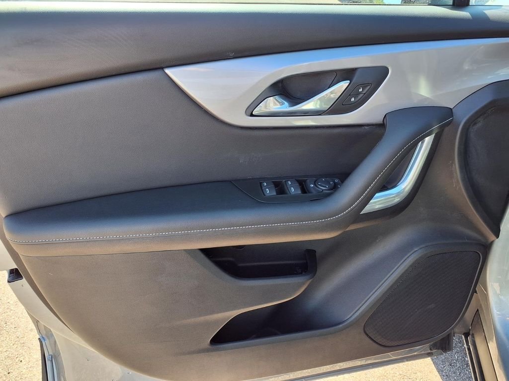 Used 2025 Gray Chevrolet LT image 17