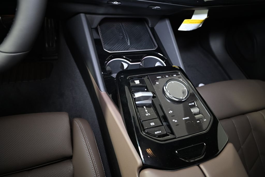 New 2027 Black Sapphire Metallic BMW 550e xDrive image 19