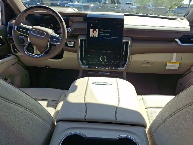 2026 GMC Yukon Denali - Photo 10