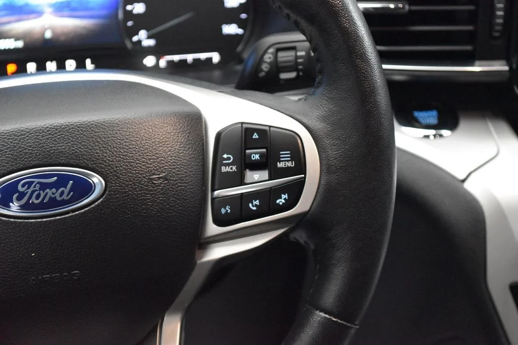 Used 2024 Silver Ford XLT image 10