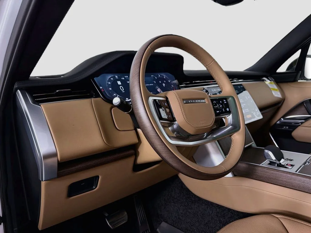 New 2026 Ostuni Pearl White Land Rover SE LWB 7-Seats / V8 image 9