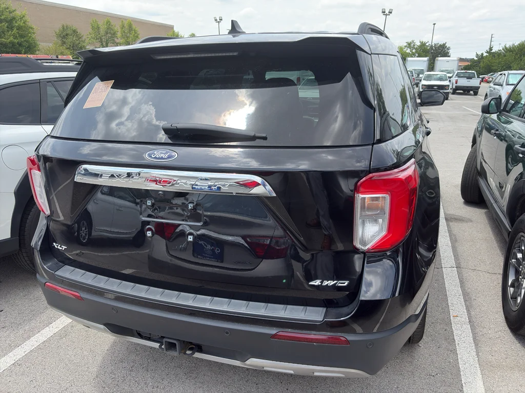 Used 2023 Agate Black Metallic Ford XLT image 5