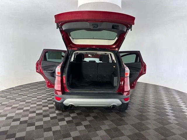 Used 2017 Red Ford SE image 18