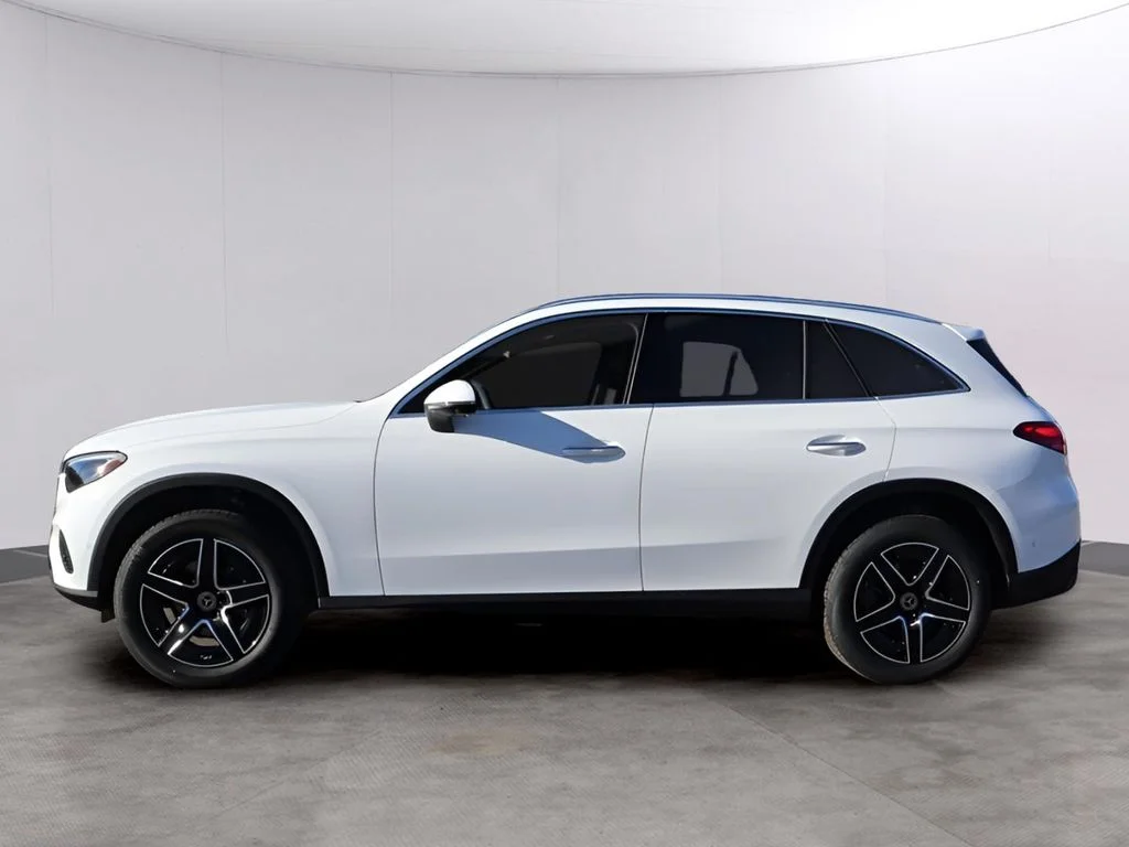 Certified Used 2026 Polar White Mercedes-Benz GLC 300 image 4