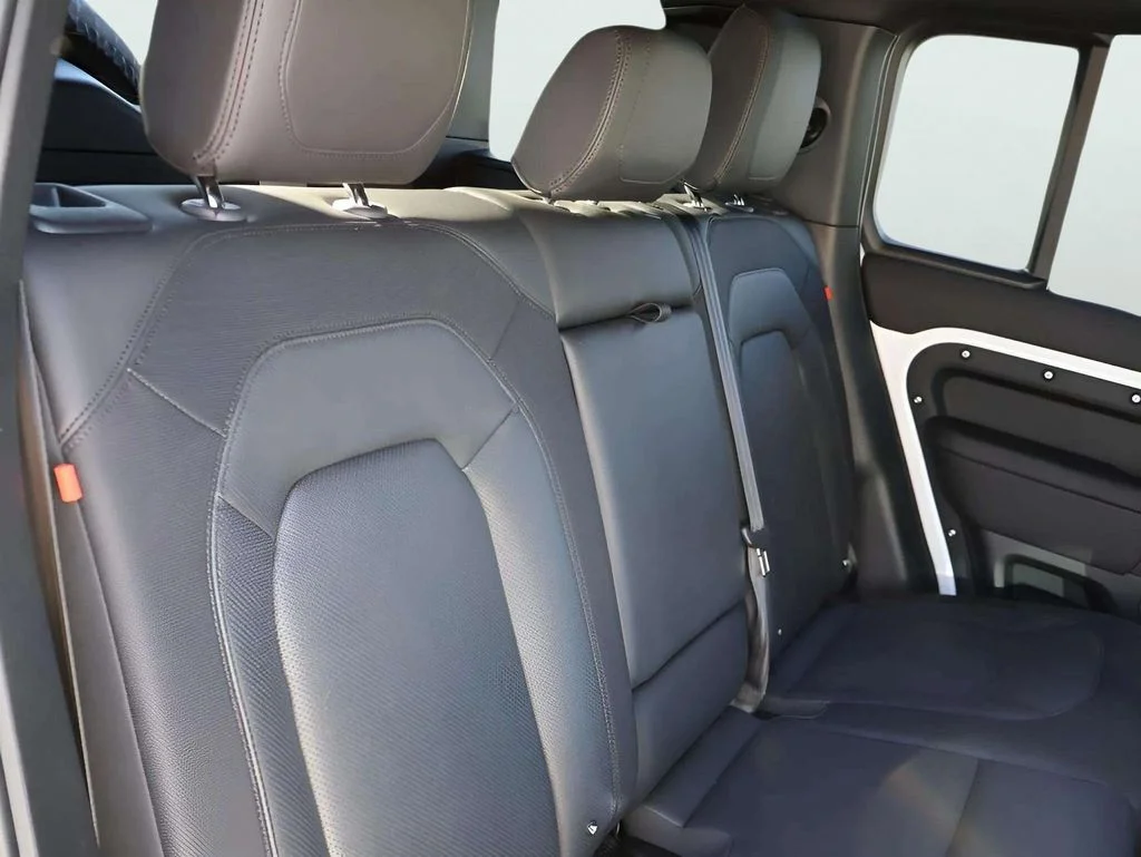 2024 Land Rover Defender X-Dynamic SE - Photo 30