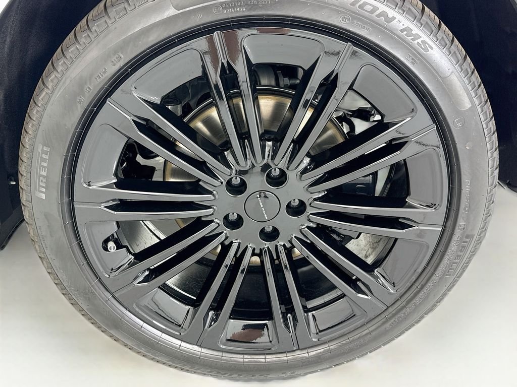 New 2026 Fuji White Land Rover Dynamic SE image 30