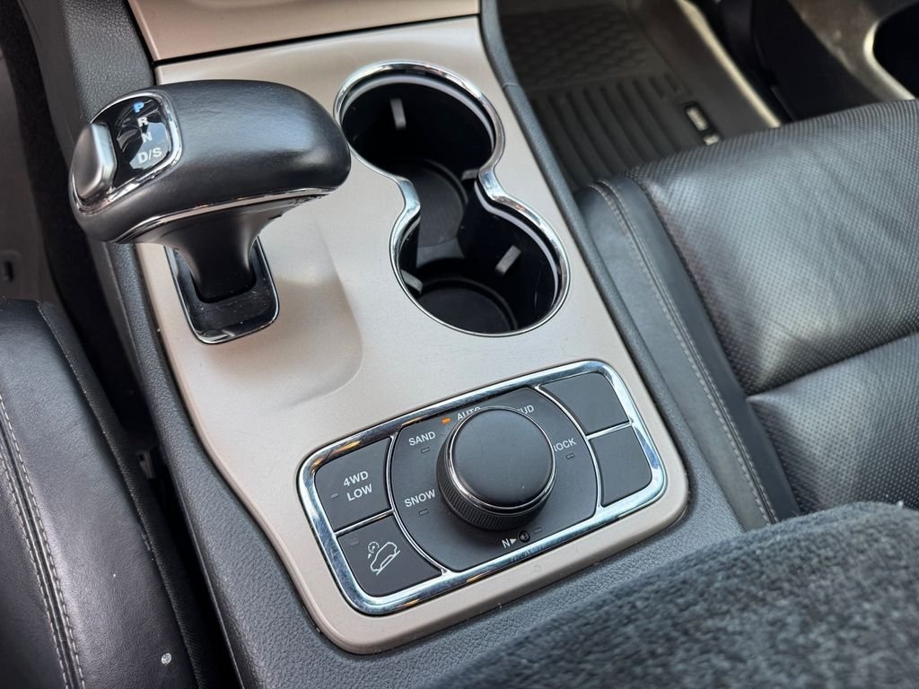 Used 2015 Blue Jeep Limited image 18
