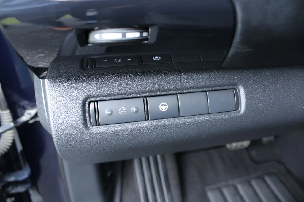 Used 2022 Deep Ocean Blue Nissan SV image 34