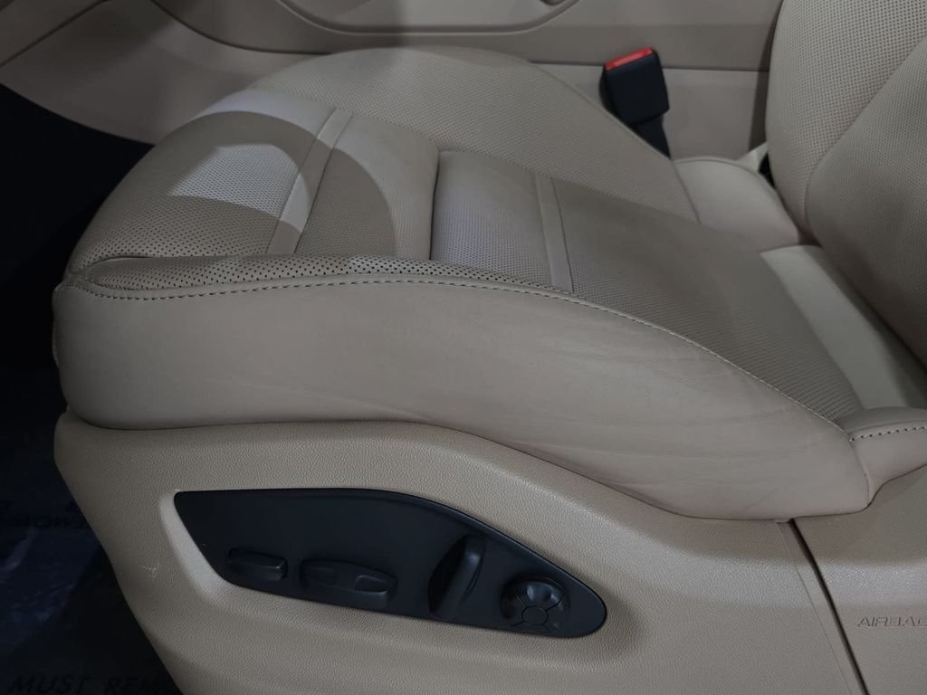 Certified Used 2023  Porsche Base image 25