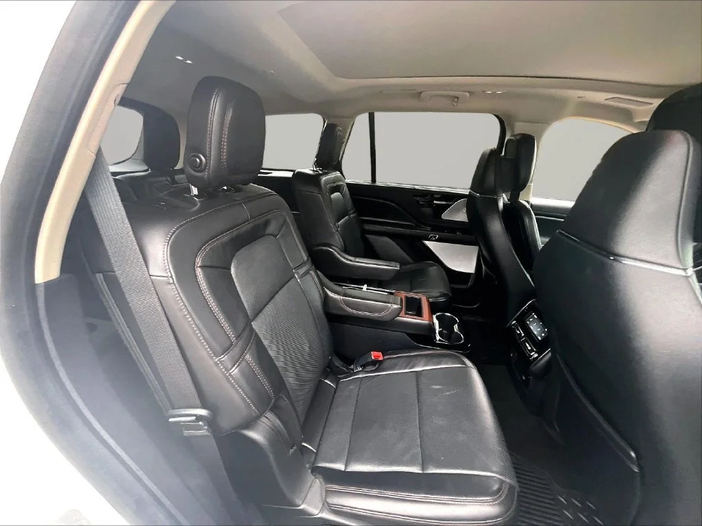 Used 2020 White Lincoln Grand Touring image 28