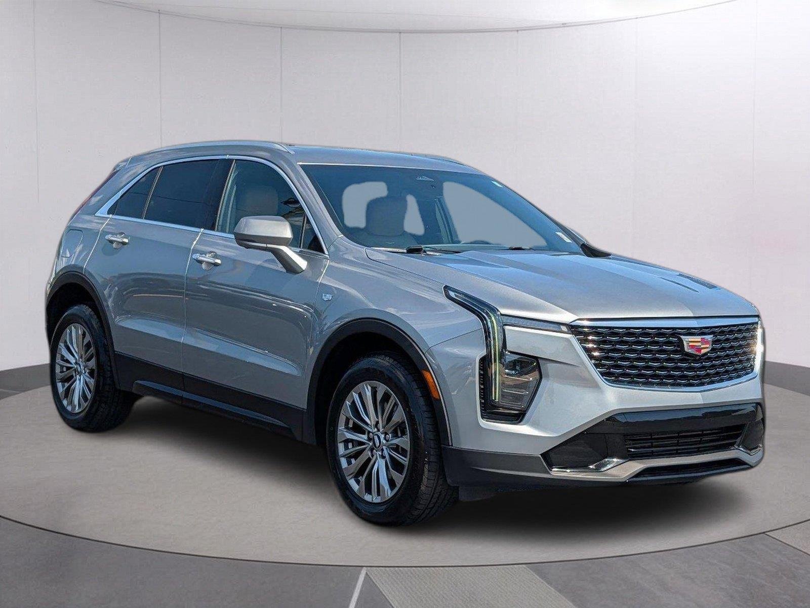 Used 2025 Argent Silver Metallic Cadillac FWD Premium Luxury image 7