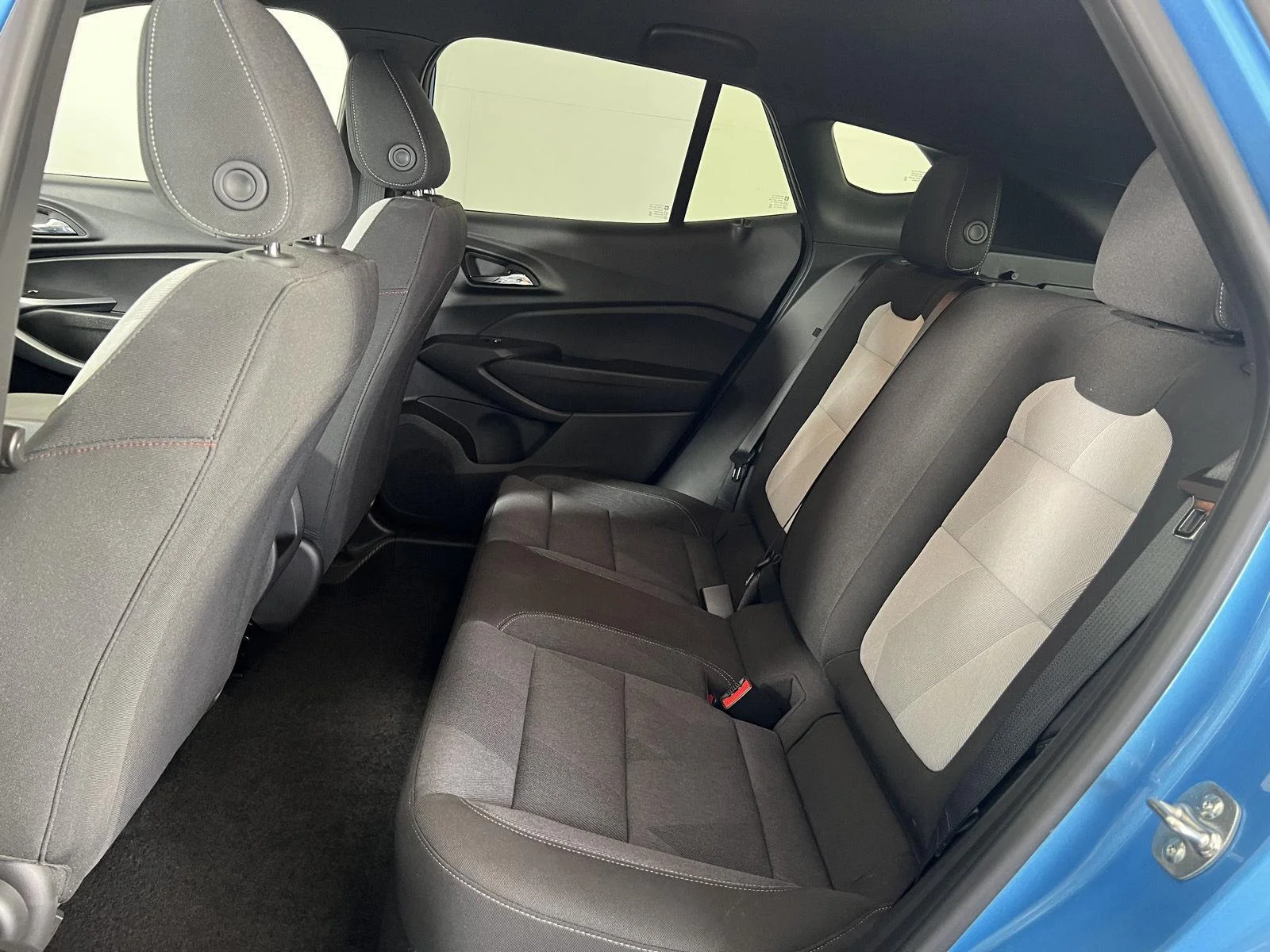Used 2025 Marina Blue Metallic Chevrolet 1RS image 17