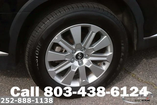 Used 2025 Black Hyundai SEL image 7