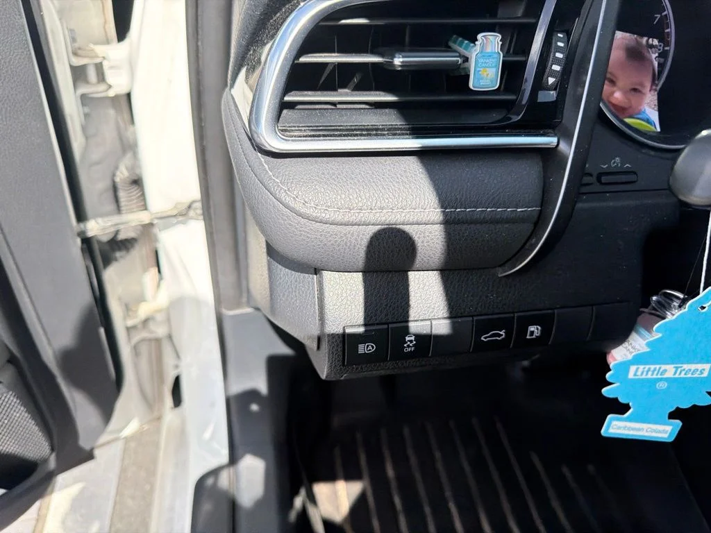 Used 2018 White Toyota SE image 6