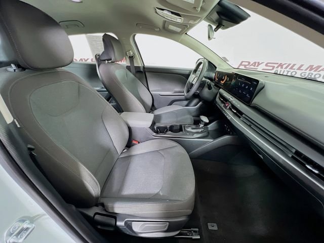 2025 Kia K4 LXS - Photo 37