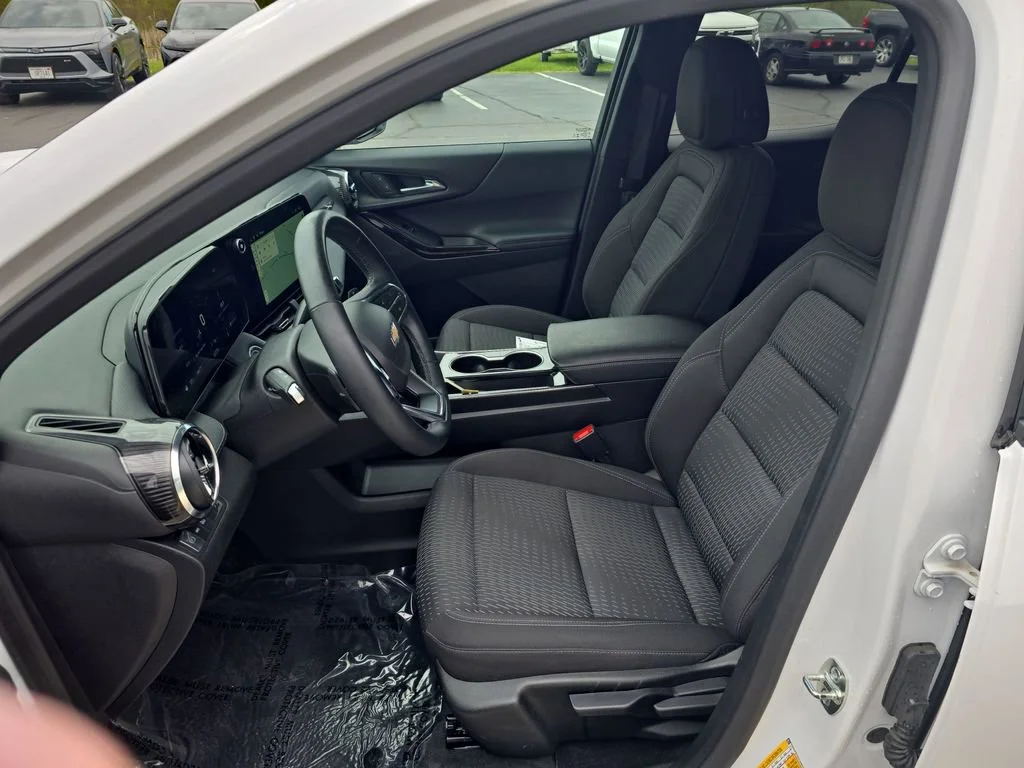2025 Chevrolet Equinox LT - Photo 17