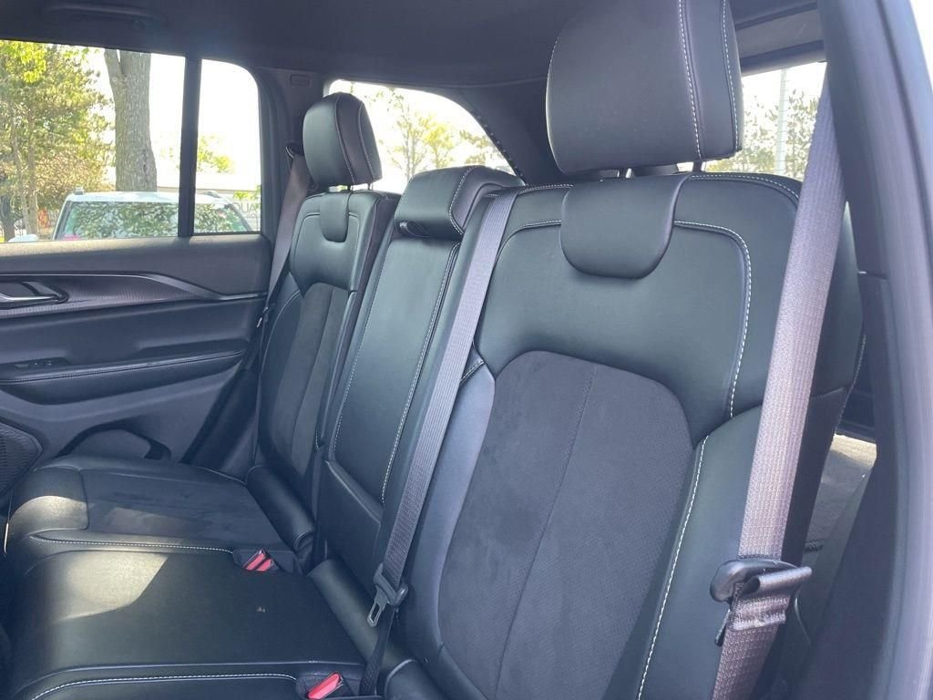 Used 2024 White Jeep Altitude image 30