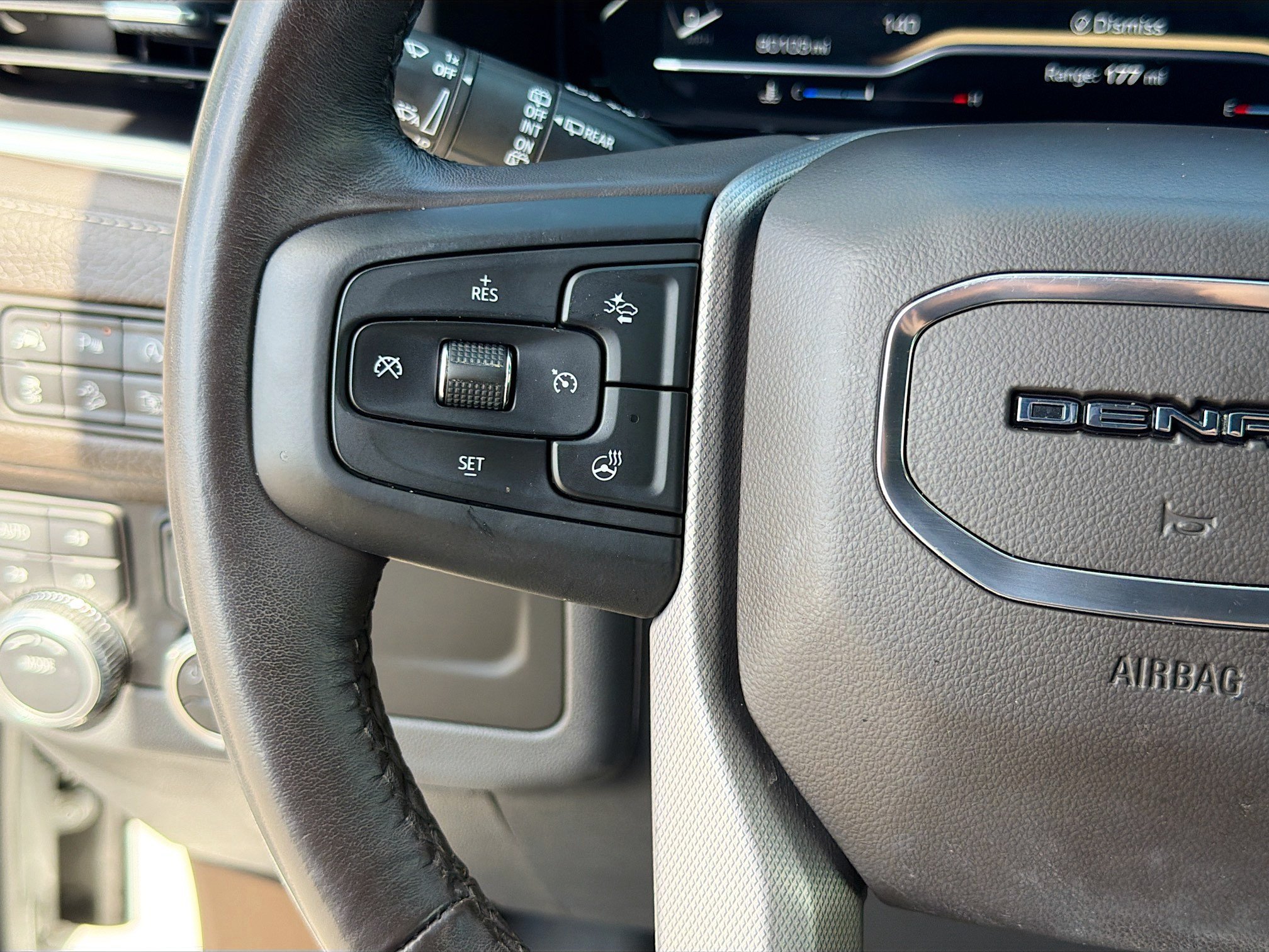 Used 2022 White Frost Tricoat GMC Denali image 40