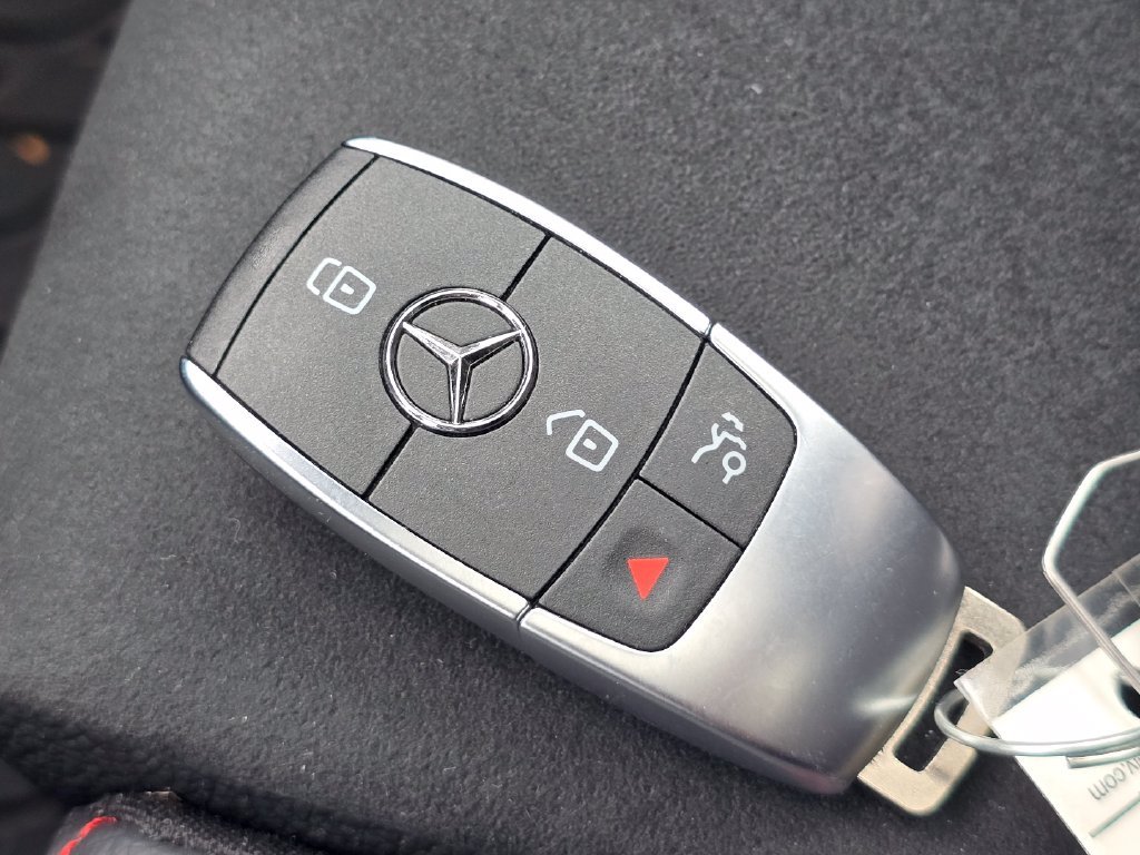 Certified Used 2023  Mercedes-Benz GLB 250 image 34