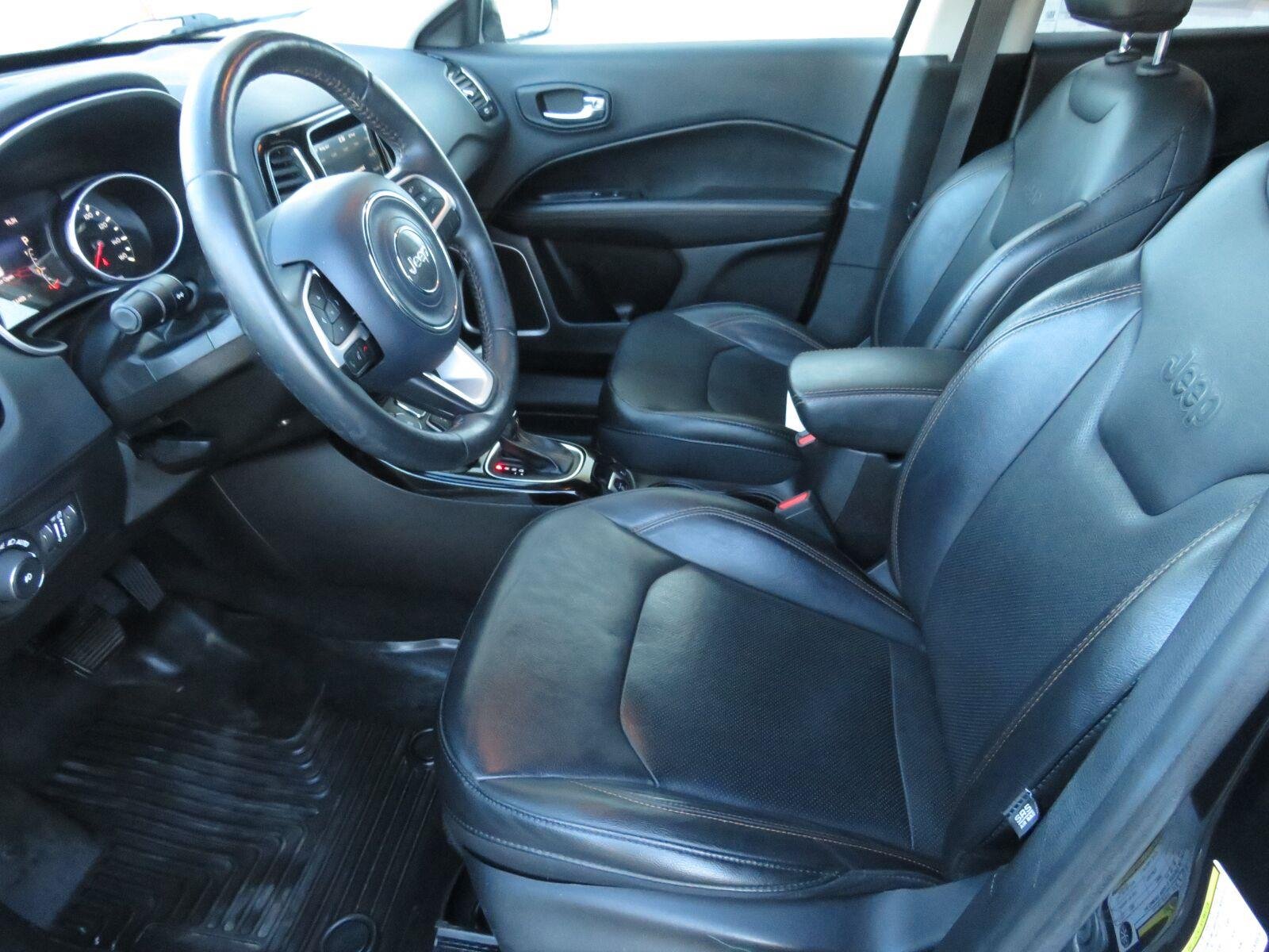 Used 2019 Diamond Black Crystal Pearlcoat Jeep Limited image 21