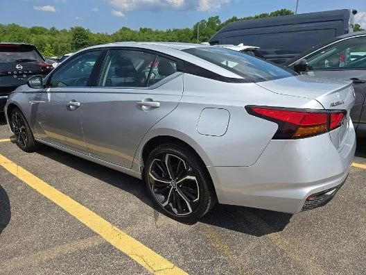 Used 2023 Silver Nissan 2.5 SR image 2