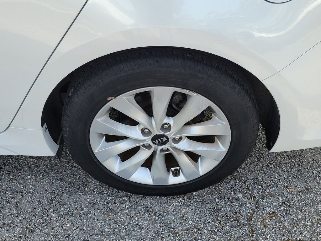 2017 Kia Optima LX - Photo 35