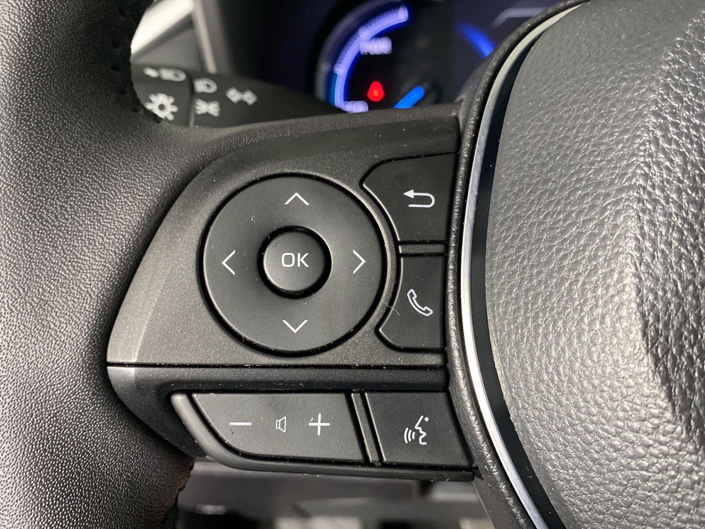 Used 2024 Ruby Flare Pearl Toyota XLE image 23